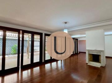 e2a5577b2df0ea9d9d05279452fd65b1df73a63f · Casa com 4 dormitórios, ampla área social e jardim no Alto de Pinheiros