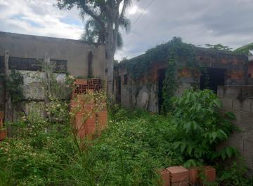 Casa , Itanhaém · Duas casas (não terminadas) em um terreno próximo à praia em Itanhaem/SP