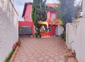 a84b9ba5-0214-45f5-8153-77095b8d627c · Funcional casa em condomínio para locação com 4 quartos, sendo 1 suíte, 262m²