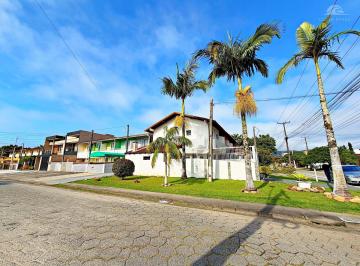 Casa · 73m² · 3 Quartos · 2 Vagas · Amplo Sobrado em Caiobá: Vista Montanhas e 500m Praia Brava!