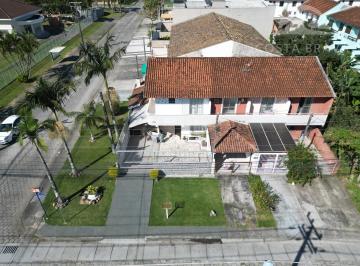 Casa · 73m² · 3 Quartos · 2 Vagas · Amplo Sobrado em Caiobá: Vista Montanhas e 500m Praia Brava!