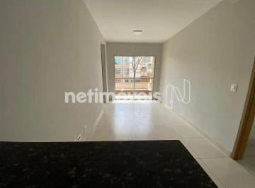 Sala · Apartamento à Venda com 2 Quartos, Suíte, Varanda e Elevador em Excelente Localização