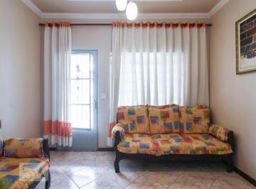 Localizada na charmosa Vila Maria Eugênia, esta espaçosa casa de 160 metros quad · Casa à Venda - Jardim das Bandeiras , 3 Quartos, 160 m2