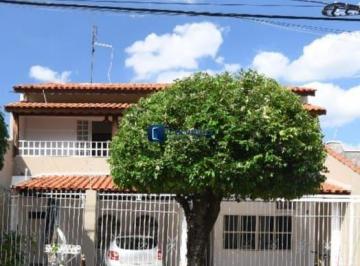 Casa · 280m² · 4 Quartos · 3 Vagas · Casa à venda com 280m², 4 quartos e 3 vagas