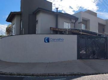 Casa · 230m² · 3 Quartos · 2 Vagas · Casa à venda com 230m², 3 quartos e 2 vagas R$ 950.000
