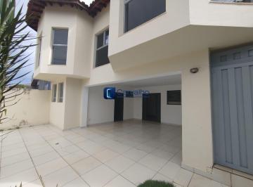 Comercial · 238m² · 4 Quartos · 4 Vagas · Casa Comercial com 4 Salas e 3 Banheiros em Excelente Localização