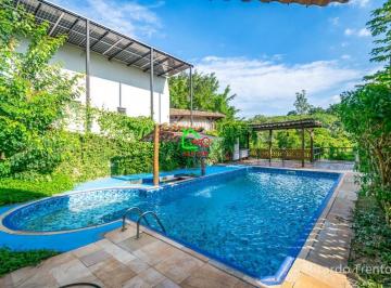 Casa · 226m² · 3 Quartos · 6 Vagas · Casa de Condomínio para alugar em Vista Alegre de 226.00m² com 3 Quartos, 3 Suites e 6 Garagens