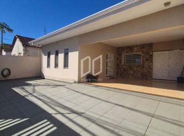Casa · 361m² · 3 Quartos · 5 Vagas · Casa para venda em Centro de 361.00m² com 3 Quartos, 1 Suite e 5 Garagens