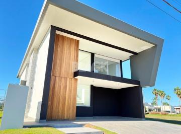Casa · 474m² · 6 Quartos · 2 Vagas · Casa alto padrão com 4 suítes no Ilhas Park em Torres RS