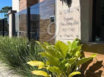 Apartamento · 71m² · 2 Quartos · 1 Vaga · Apartamento Reformado no Mercês com 61 m&sup