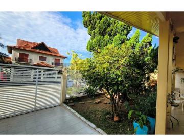 Casa · 139m² · 4 Quartos · 4 Vagas · Casa dos Sonhos em Peruíbe: Conforto e Sofisticação
