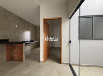 Casa · 125m² · 2 Quartos · 1 Vaga · Casa com 2 quartos sendo 1 suíte disponível para venda no bairro Mansour em Uberlândia-MG