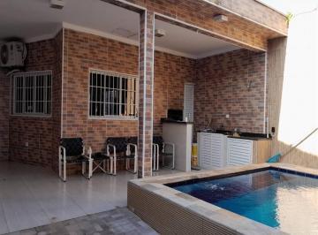 Casa · 128m² · 3 Quartos · 2 Vagas · Casa Térrea com 3 dormitórios, sendo 1 Suíte à venda, 275m² AT.,128 m² AC, Com Piscina e Churrasquei