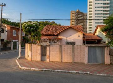 Casa · 190m² · 3 Quartos · 3 Vagas · Casa de Esquina com Excelente Potencial Comercial em Petropolis