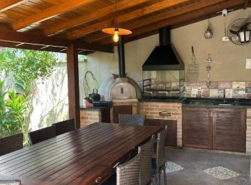 Casa · 100m² · 3 Quartos · 1 Vaga · Camburi Casa com 3 Quartos - Jacuzzi e Sauna - Aceita Financiamento