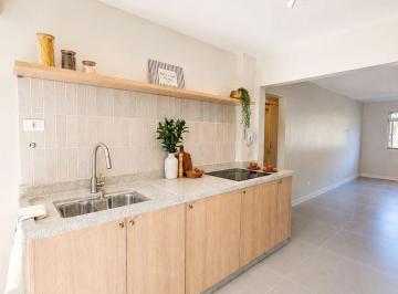 v6aqxya2ytzlngu1yjuxzgq0_md · Apartamento reformado no Água Verde com 3 quartos e 1 vaga