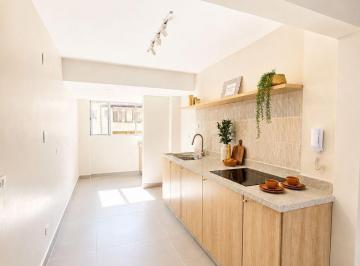 upkikpw2ytzlngu1zja5njux_md · Apartamento reformado no Água Verde com 3 quartos e 1 vaga