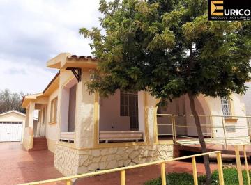 Casa · 270m² · 4 Quartos · 6 Vagas · Casa para alugar em Centro de 270.00m² com 4 Quartos e 6 Garagens
