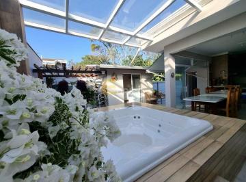 Casa · 242m² · 3 Quartos · 4 Vagas · Casa de Condomínio para venda em Condomínio Fiorella de 241.59m² com 3 Quartos, 3 Suites e 4 Garagen