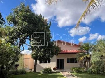 Casa · 220m² · 3 Quartos · 6 Vagas · OTIMA CASA TÉRREA CONDOMINIO FECHADO, CHACARA 80 CONJUNTO 4 ARNIQUEIRAS.