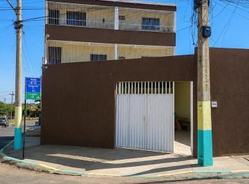 Casa de 5 quartos, Samambaia · CASA DE ESQUINA | 3 PAVIMENTOS | 5 QUARTOS (2 SUÍTES) | ÁREA GOURMET | QR 605 –