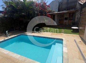 Casa · 175m² · 3 Quartos · 2 Vagas · Sobrado em Agua Rasa