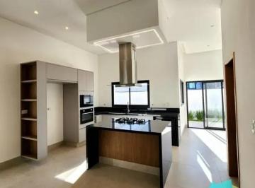 Casa de 3 quartos, Salto · Casa para venda em Residencial Central Parque de 213.60m² com 3 Quartos, 3 Suites e 4 Garagens