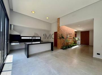 Casa · 210m² · 3 Quartos · 2 Vagas · Casa para venda em Vila Martins de 210.00m² com 3 Quartos, 3 Suites e 2 Garagens