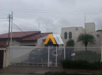 Casa · 252m² · 3 Quartos · 5 Vagas · Casa para venda e aluguel em Jardim América de 252.00m² com 3 Quartos, 1 Suite e 5 Garagens
