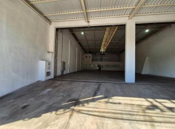 Comercial · 525m² · 6 Vagas · Galpão / Depósito / Armazém para alugar em Jardim Santa Paula de 525.00m² com 6 Garagens