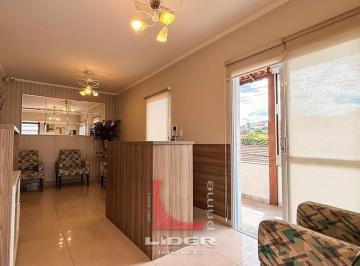 Casa · 190m² · 3 Quartos · 2 Vagas · Casa para alugar em Centro de 190.00m² com 3 Quartos, 1 Suite e 2 Garagens