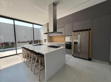 Casa · 325m² · 3 Quartos · 4 Vagas · Casa para venda e aluguel em Vila Martins de 325.00m² com 3 Quartos, 3 Suites e 4 Garagens