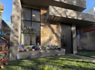 Casa · 207m² · 3 Quartos · 4 Vagas · Casa de Condomínio para venda em Loteamento Reserva Dos Lagos de 207.00m² com 3 Quartos, 3 Suites e