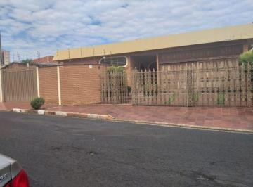 Casa · 367m² · 4 Quartos · 4 Vagas · Casa para venda em Centro de 367.00m² com 4 Quartos, 2 Suites e 4 Garagens