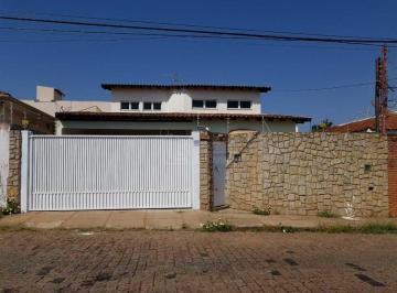 Casa · 255m² · 3 Quartos · 4 Vagas · Sobrado para venda em Centro de 255.00m² com 3 Quartos, 2 Suites e 4 Garagens