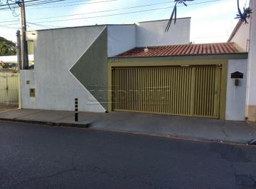 Casa · 156m² · 3 Quartos · 4 Vagas · Casa para venda em Centro de 156.00m² com 3 Quartos, 1 Suite e 4 Garagens