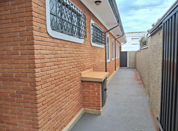 Casa · 171m² · 3 Quartos · 2 Vagas · Casa para venda em Centro de 171.00m² com 3 Quartos, 1 Suite e 2 Garagens