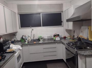 Apartamento · 189m² · 4 Quartos · 2 Vagas · Apartamento para venda em Centro de 189.00m² com 4 Quartos, 2 Suites e 2 Garagens