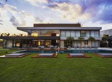 Casa · 1500m² · 5 Quartos · 10 Vagas · Casa para venda em Alphaville Empresarial de 1500.00m² com 5 Quartos, 5 Suites e 10 Garagens