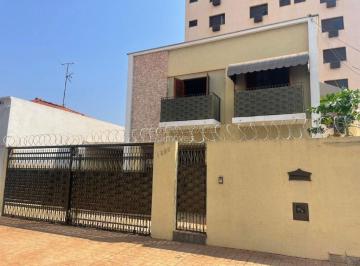 Casa · 241m² · 4 Quartos · 4 Vagas · Casa para alugar em Centro de 241.00m² com 4 Quartos e 4 Garagens