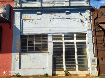 Casa · 179m² · 1 Quarto · 1 Vaga · Casa para venda em Centro de 179.00m² com 1 Quarto e 1 Garagem