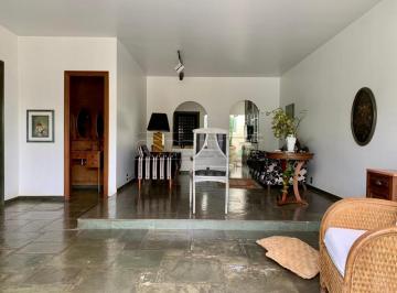 Casa · 204m² · 3 Quartos · 2 Vagas · Casa para venda em Centro de 204.00m² com 3 Quartos, 1 Suite e 2 Garagens