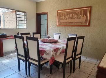 Casa · 194m² · 3 Quartos · 4 Vagas · Sobrado para venda em Centro de 194.00m² com 3 Quartos, 1 Suite e 4 Garagens