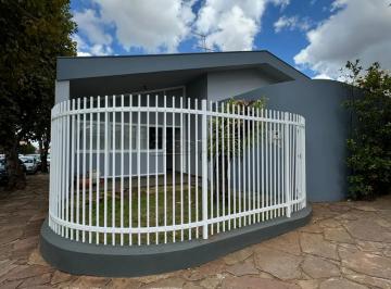 Casa · 257m² · 4 Quartos · 5 Vagas · Casa para venda em Centro de 257.00m² com 4 Quartos, 1 Suite e 5 Garagens