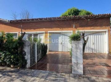 Casa · 272m² · 4 Quartos · 1 Vaga · Casa para alugar em Centro de 272.00m² com 4 Quartos, 1 Suite e 1 Garagem