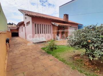 Casa · 277m² · 3 Quartos · 2 Vagas · Casa para venda em Centro de 277.00m² com 3 Quartos e 2 Garagens