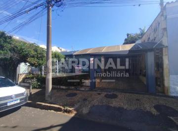 Casa · 235m² · 3 Quartos · 4 Vagas · Casa para venda em Centro de 235.00m² com 3 Quartos, 1 Suite e 4 Garagens