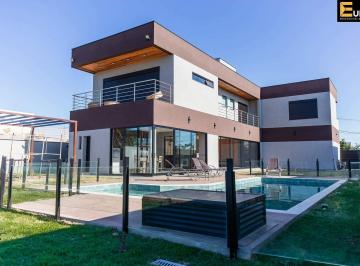 Casa · 350m² · 4 Quartos · 4 Vagas · Casa de Condomínio para venda em Condomínio Campo de Toscana de 350.00m² com 4 Quartos, 4 Suites e 4