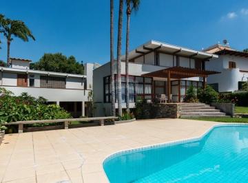 Casa · 590m² · 3 Quartos · 6 Vagas · Casa no Pacaembu: Muito Espaço, Vista Aberta, Jardim Impecável e Arquitetura Atemporal