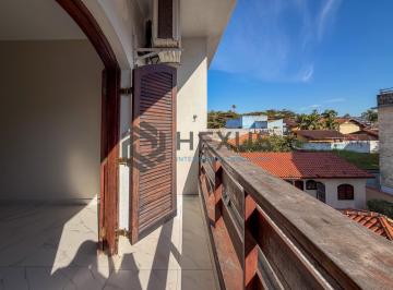 Foto · Apartamento reformado com varanda a 150m da praia na região do Jardim Praiano na